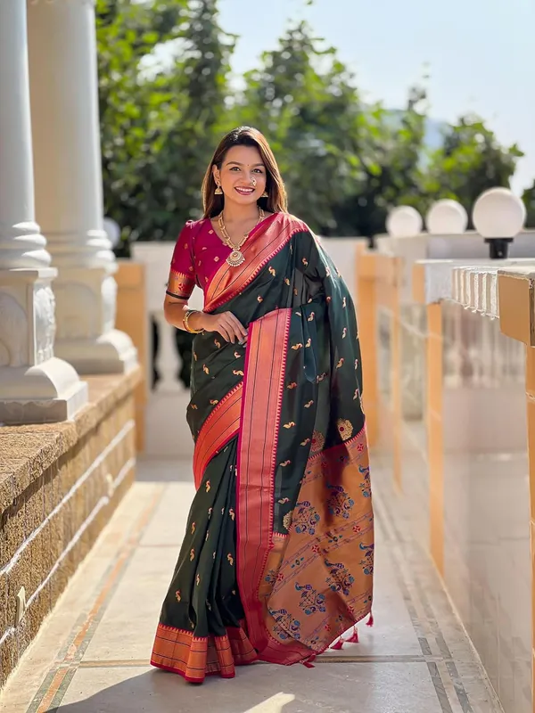 Women_Lichi_Silk_Kanjivaram_Saree_With_Unstitched_Blouse_Piece