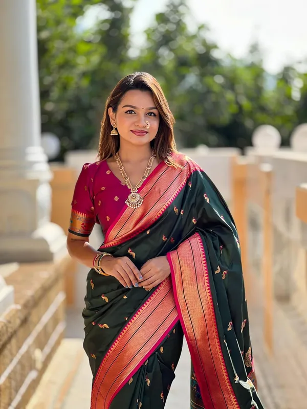 Women_Lichi_Silk_Kanjivaram_Saree_With_Unstitched_Blouse_Piece
