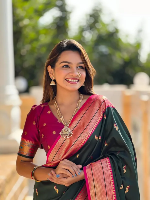 Women_Lichi_Silk_Kanjivaram_Saree_With_Unstitched_Blouse_Piece