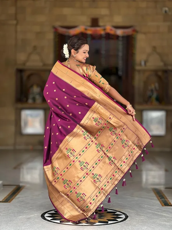 WoMensilk_Blend_Paithani_Saree_With_Unstitched_Blouse_Piece