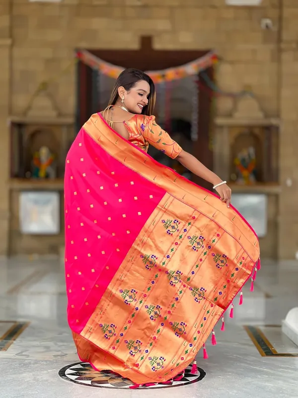 WoMensilk_Blend_Paithani_Saree_With_Unstitched_Blouse_Piece