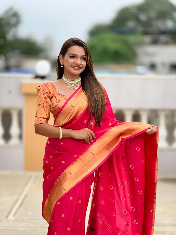 WoMensilk_Blend_Paithani_Saree_With_Unstitched_Blouse_Piece