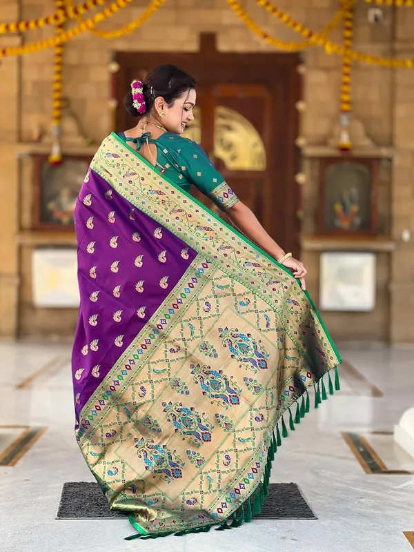 WoMensilk_Paithani_Saree_With_Unstitched_Blouse_Piece