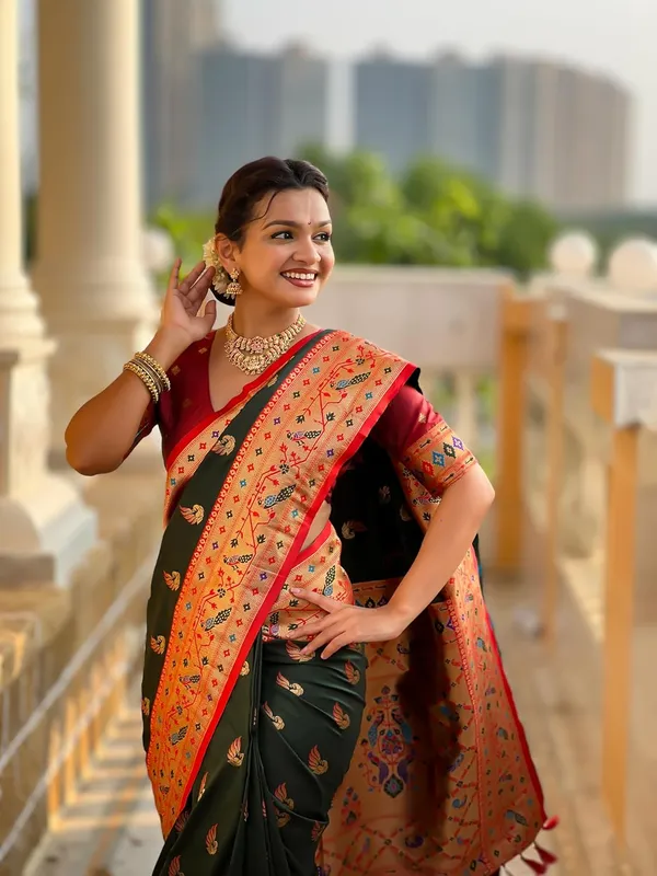 WoMensilk_Paithani_Saree_With_Unstitched_Blouse_Piece