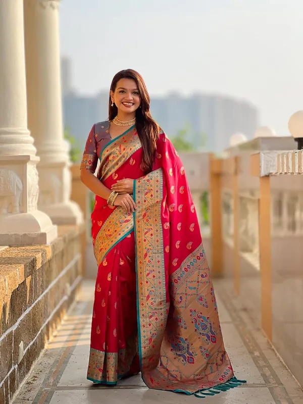 WoMensilk_Paithani_Saree_With_Unstitched_Blouse_Piece