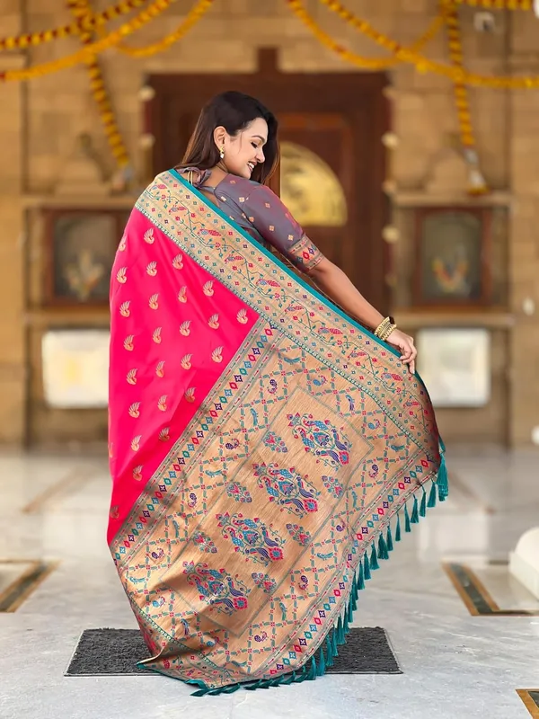WoMensilk_Paithani_Saree_With_Unstitched_Blouse_Piece