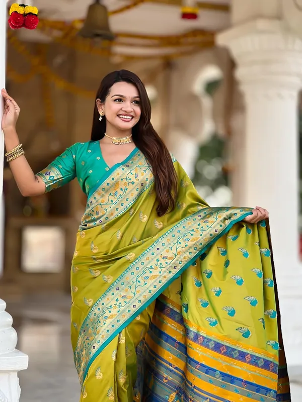 WoMensilk_Paithani_Saree_With_Unstitched_Blouse_Piece