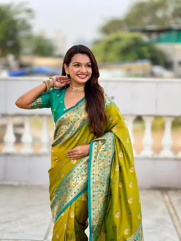 WoMensilk_Paithani_Saree_With_Unstitched_Blouse_Piece