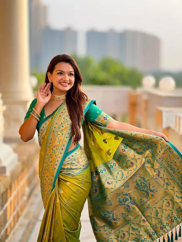 WoMensilk_Paithani_Saree_With_Unstitched_Blouse_Piece