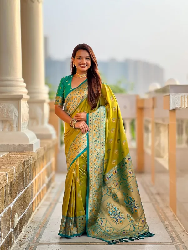 WoMensilk_Paithani_Saree_With_Unstitched_Blouse_Piece