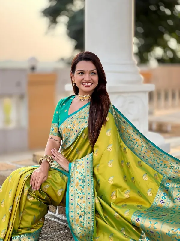WoMensilk_Paithani_Saree_With_Unstitched_Blouse_Piece
