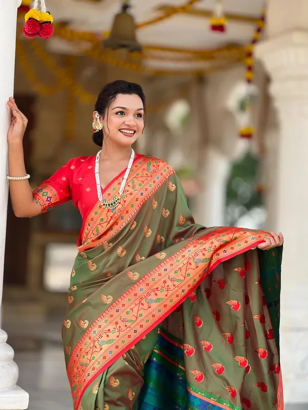 WoMensilk_Paithani_Saree_With_Unstitched_Blouse_Piece