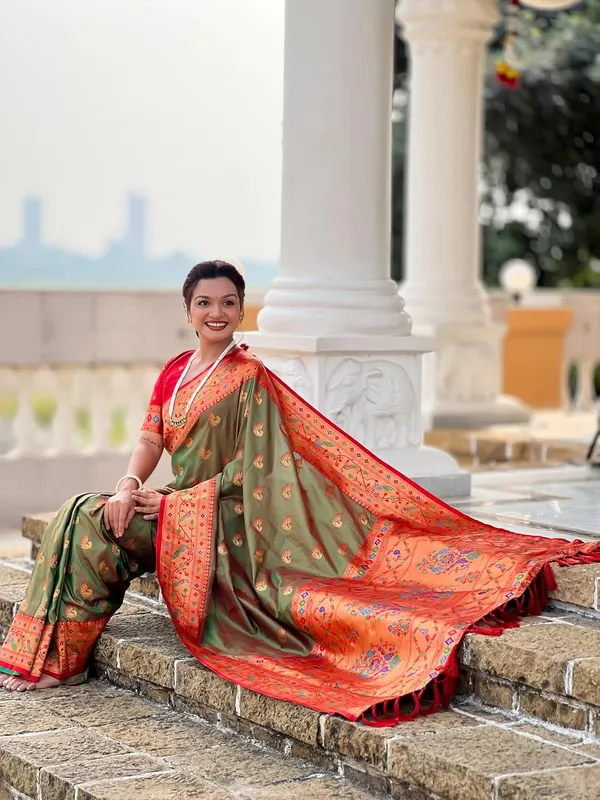 WoMensilk_Paithani_Saree_With_Unstitched_Blouse_Piece