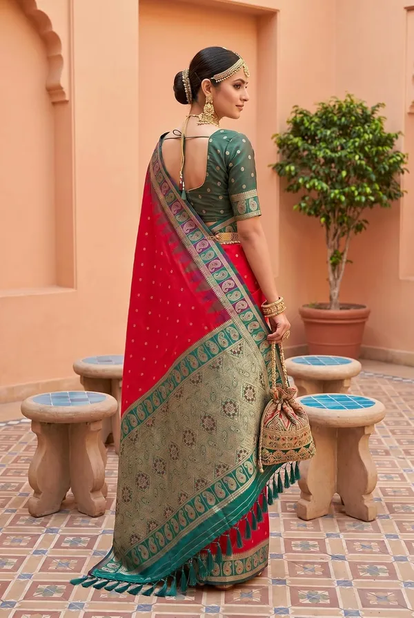 Banarasi_Silk_Saree_With_Unstitched_Blouse_Piece