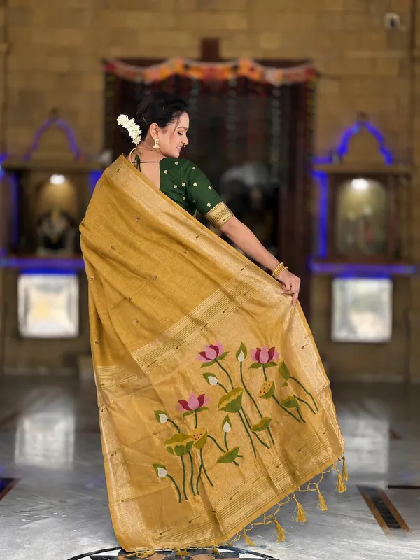 Cotton_Saree_With_Lotus_Floral_Design