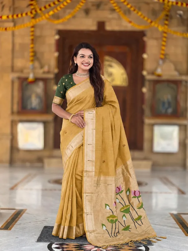 Cotton_Saree_With_Lotus_Floral_Design