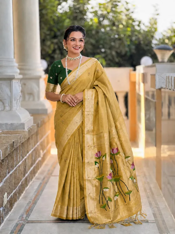 Cotton_Saree_With_Lotus_Floral_Design