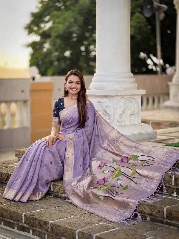 Cotton_Saree_With_Lotus_Floral_Design