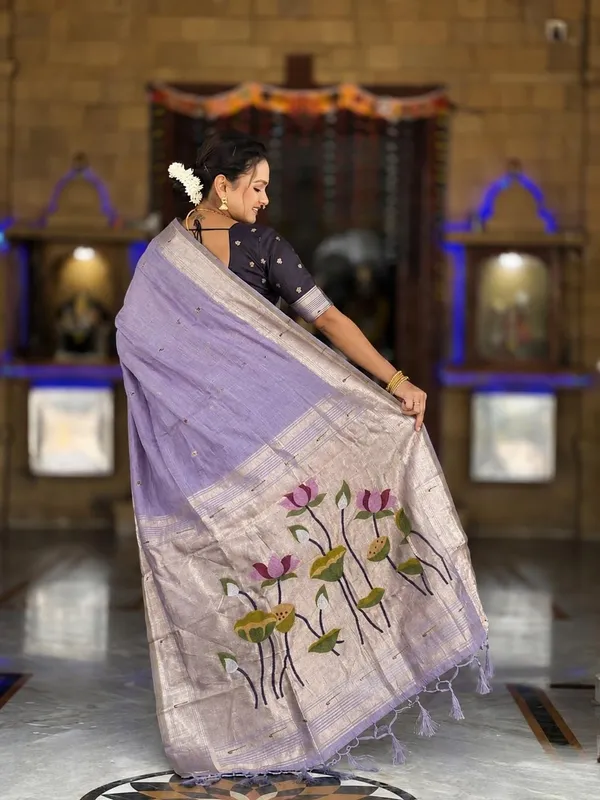 Cotton_Saree_With_Lotus_Floral_Design