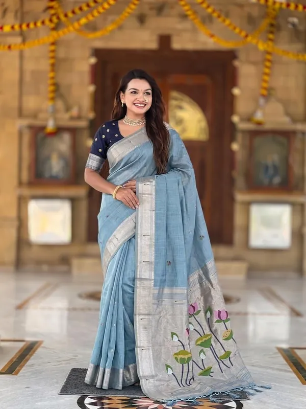 Cotton_Saree_With_Lotus_Floral_Design
