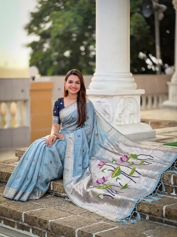 Cotton_Saree_With_Lotus_Floral_Design