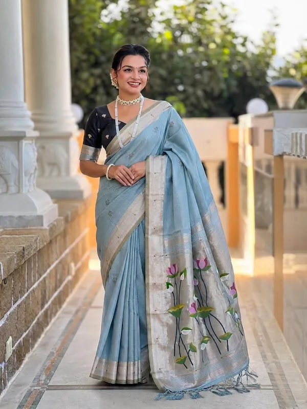 Cotton_Saree_With_Lotus_Floral_Design