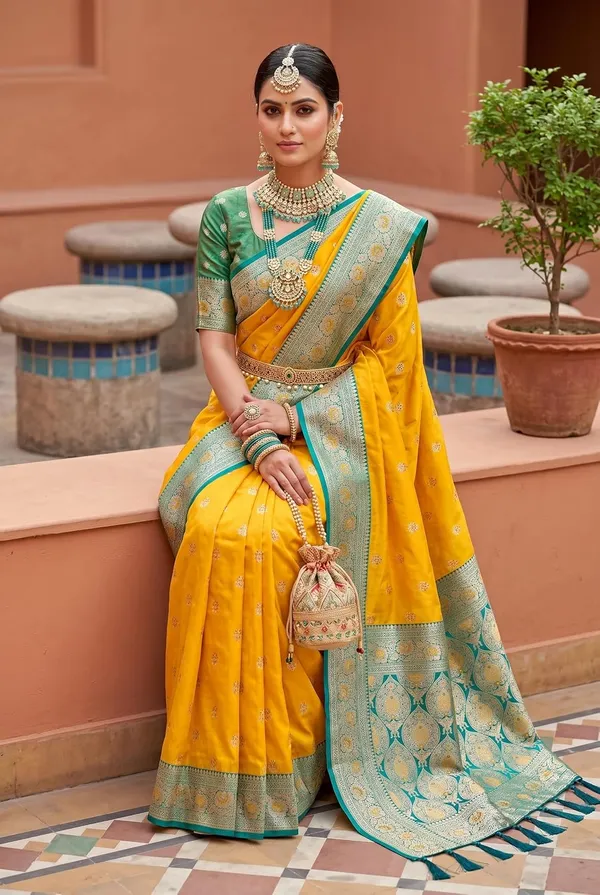 Silk_Saree_With_Zari_Weaving_And_Blouse_Piece