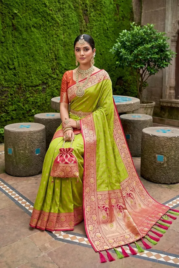 Silk_Saree_With_Blouse_Piece