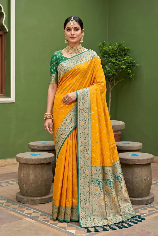 Silk_Saree_With_Zari_Weaving_And_Blouse_Piece