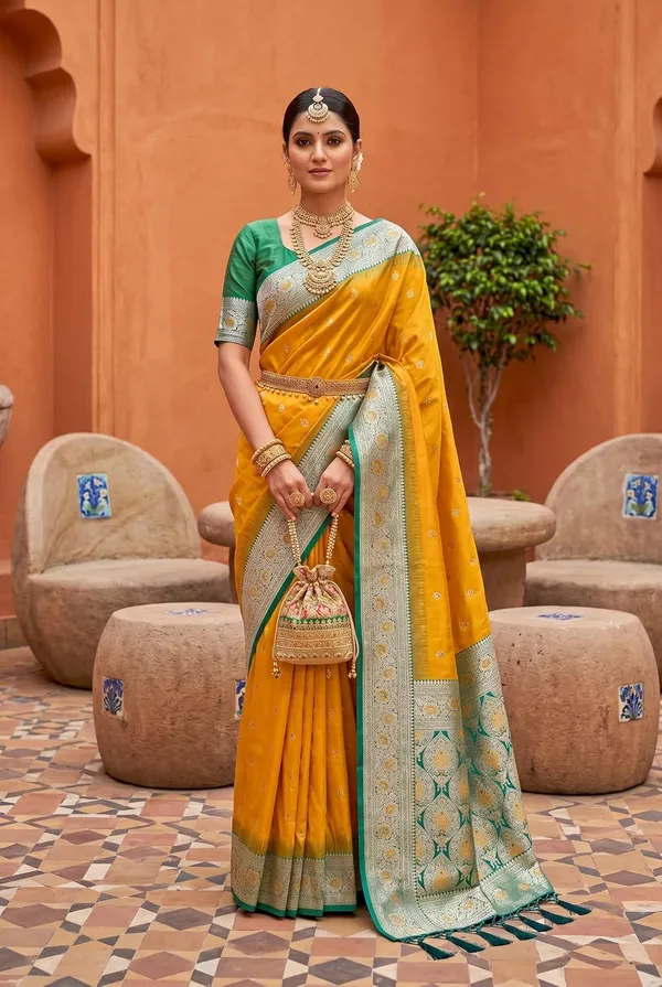 Silk_Saree_With_Zari_Weaving_And_Blouse_Piece