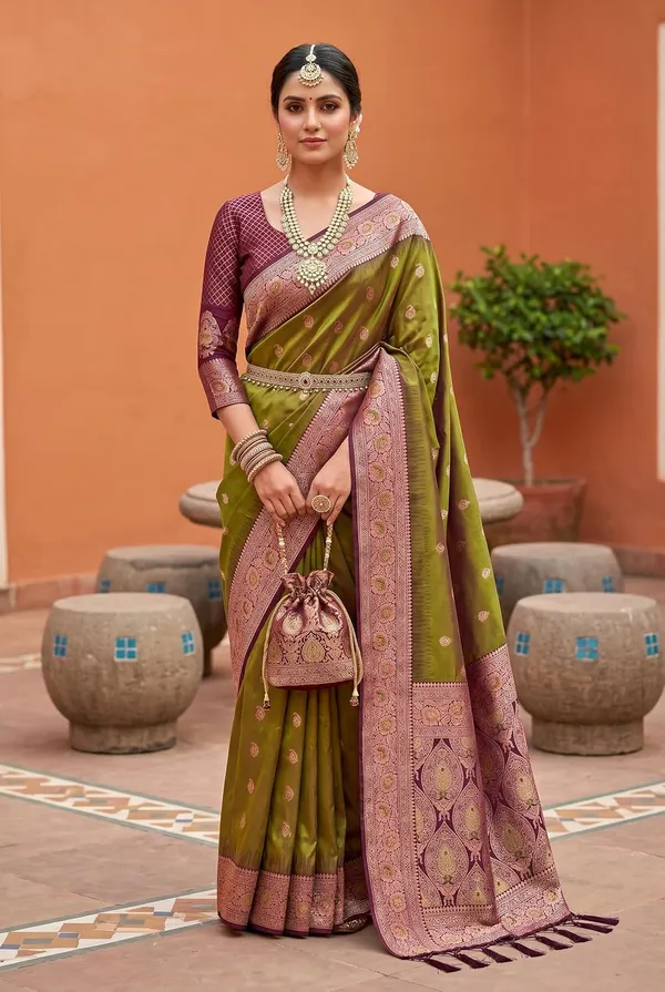 Silk_Saree_With_Zari_Weaving_And_Blouse_Piece