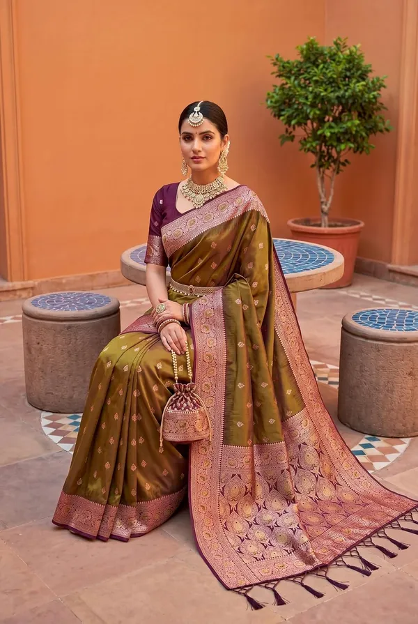 Silk_Saree_With_Zari_Weaving_And_Blouse_Piece