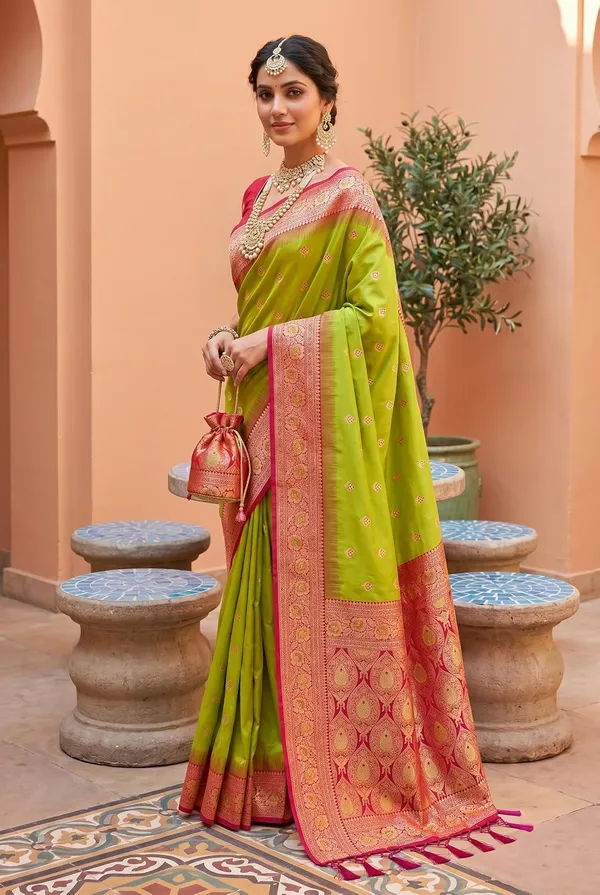 Silk_Saree_With_Zari_Weaving_And_Unstitched_Blouse_Piece