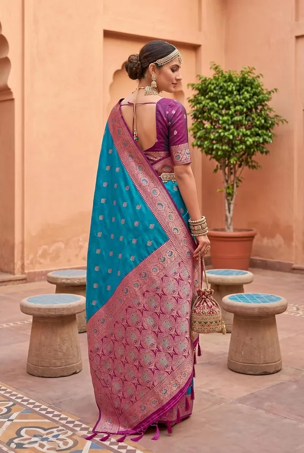 Silk_Saree_With_Zari_Weaving_And_Unstitched_Blouse_Piece