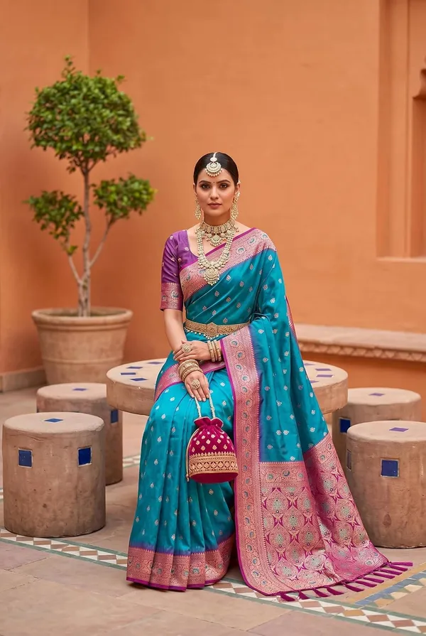 Silk_Saree_With_Zari_Weaving_And_Unstitched_Blouse_Piece