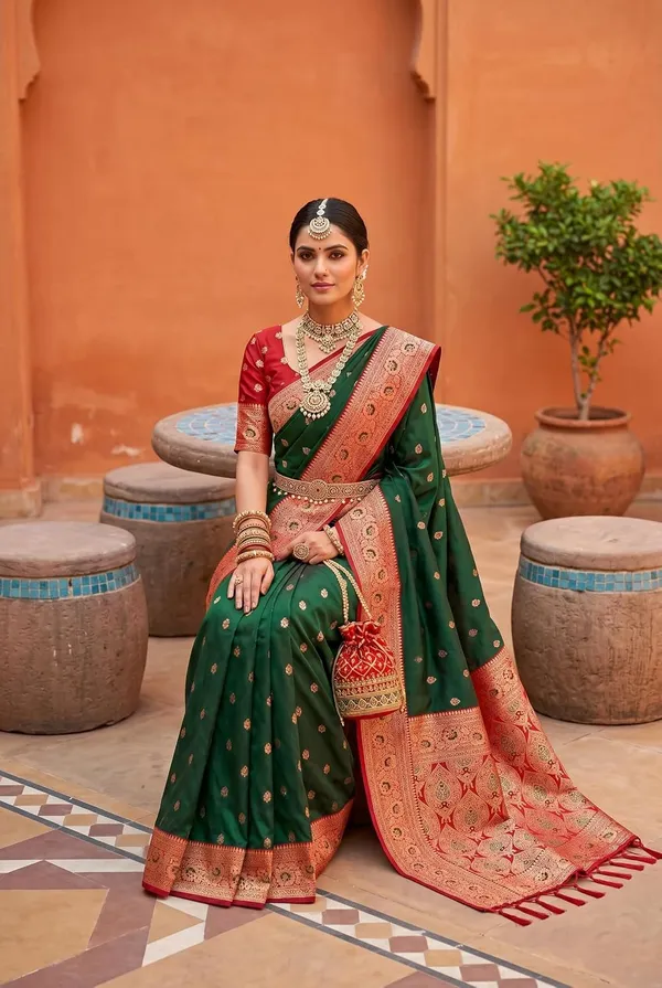 Silk_Saree_With_Zari_Weaving_And_Unstitched_Blouse_Piece