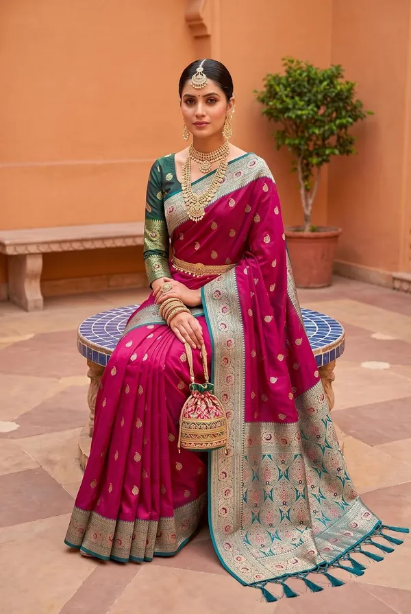 Silk_Saree_With_Zari_Weaving_And_Unstitched_Blouse_Piece