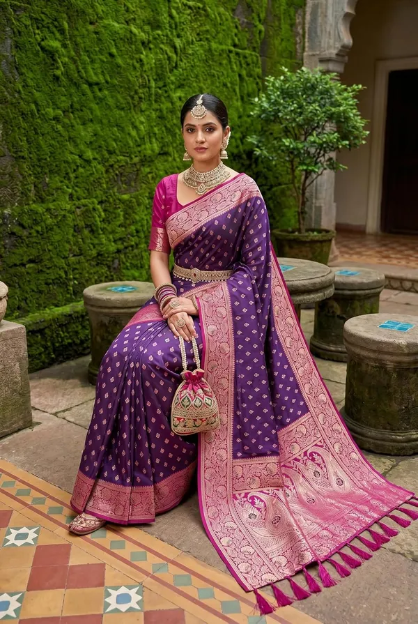 Silk_Saree_With_Zari_Weaving_And_Blouse_Piece
