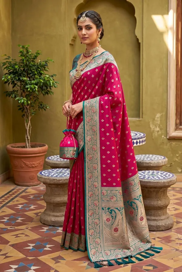 Silk_Saree_With_Zari_Weaving_And_Blouse_Piece