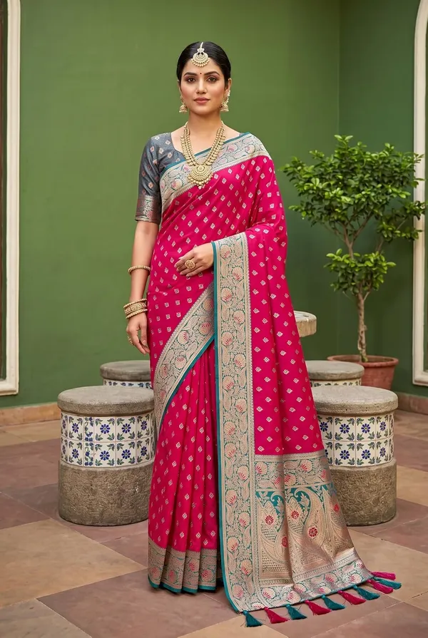 Silk_Saree_With_Zari_Weaving_And_Blouse_Piece