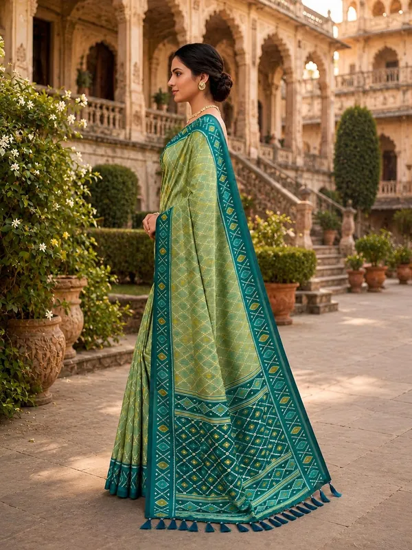 Patola_Silk_Saree_With_Blouse_Piece