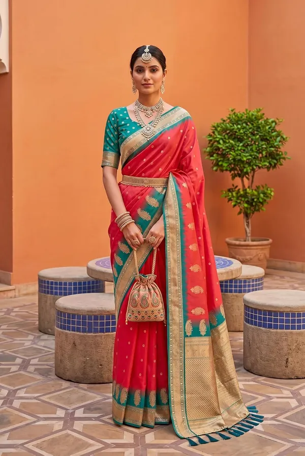 Silk_Saree_With_Zari_Weaving_And_Blouse_Piece