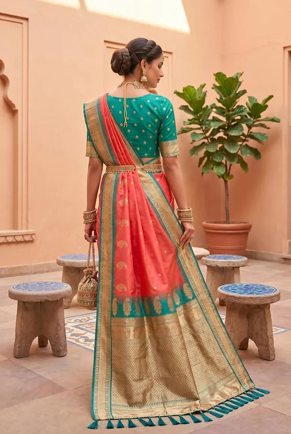 Silk_Saree_With_Zari_Weaving_And_Blouse_Piece