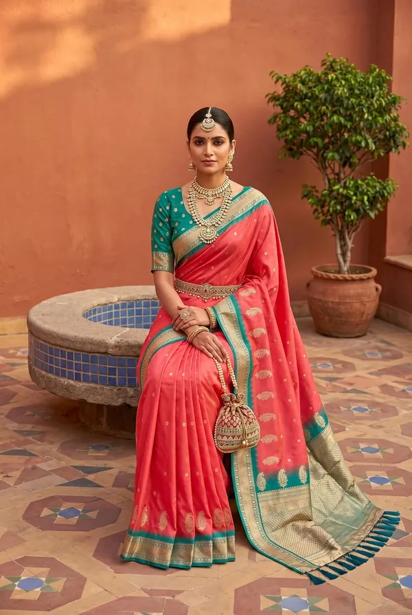 Silk_Saree_With_Zari_Weaving_And_Blouse_Piece