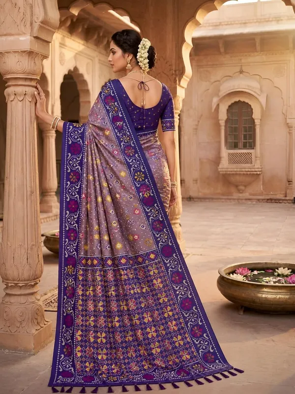 Patola_Silk_Saree_With_Blouse_Piece