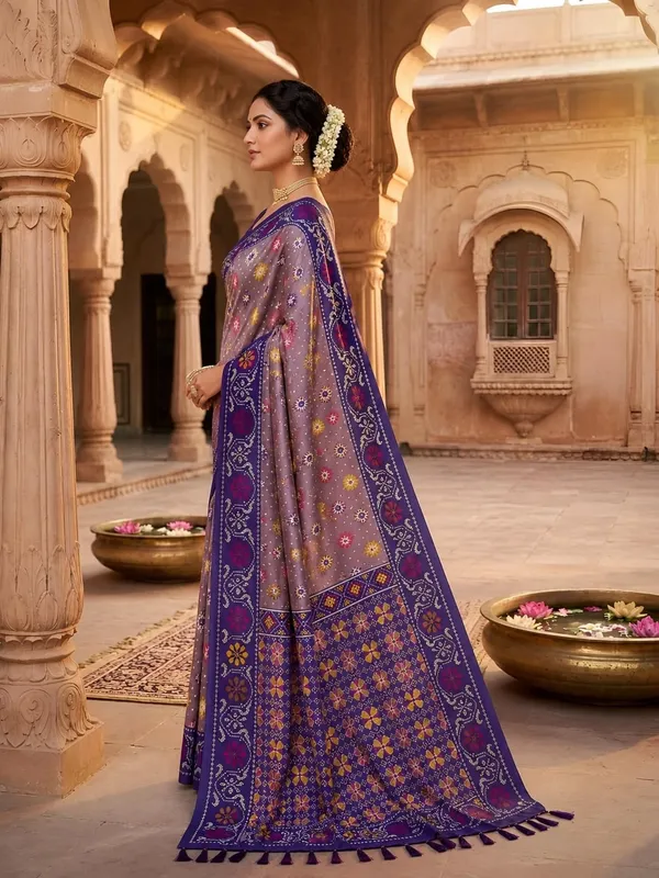 Patola_Silk_Saree_With_Blouse_Piece
