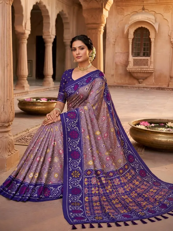 Patola_Silk_Saree_With_Blouse_Piece