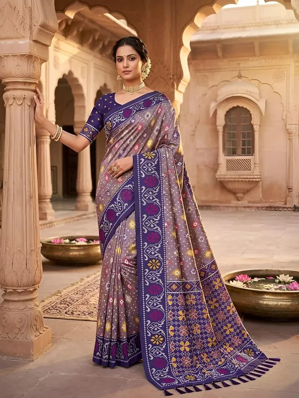 Patola_Silk_Saree_With_Blouse_Piece