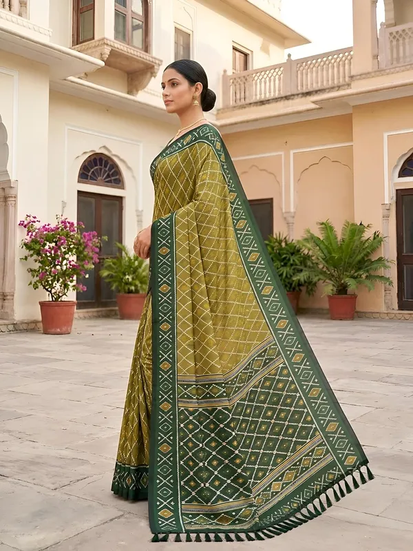 Patola_Silk_Saree_With_Blouse_Piece