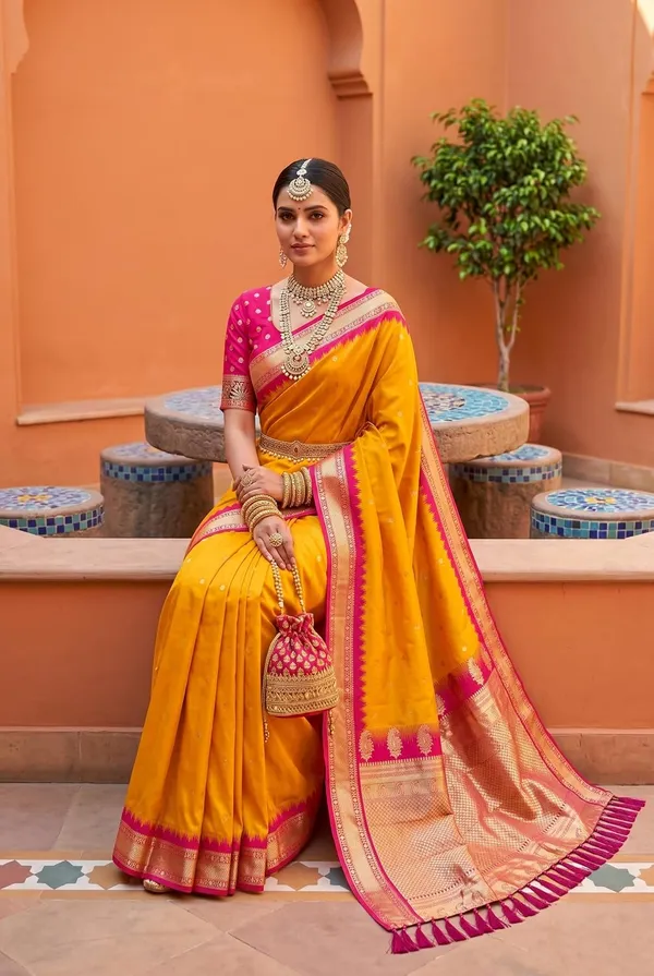 Silk_Saree_With_Zari_Weaving_And_Blouse_Piece